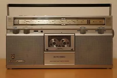Kaufen GRUNDIG RR 710 - Vintage Radiorekorder / Ghettoblaster ( Bj.1983–1985 ) • 15€