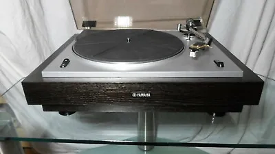 Kaufen Yamaha YP-701 Plattenspieler - Wie NEU - Aluguß - Echtholzfurnier Eiche - Selten • 799€