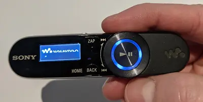 Kaufen Sony 4GB Walkman Tragbarer MP3 Digitaler Mediaplayer NWZ-B163 USB – Schwarz • 52.83€