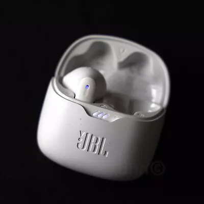 Kaufen JBL Tune Flex True Wireless Kopfhörer   NUR 1 HÖRER!!! (rechts Fehlt) & Lade-Box • 10€
