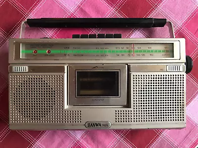 Kaufen Tragbarer Stereo Radiorekorder SANWA 7031 Mit Netzkabel Und Batteriebetrieb • 15€