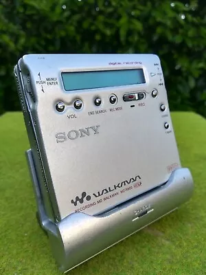 Kaufen SONY MZ-R900 MD Walkman MiniDisc Player Mit Ladestation + Akku / Ohne Ladekabel • 109.95€