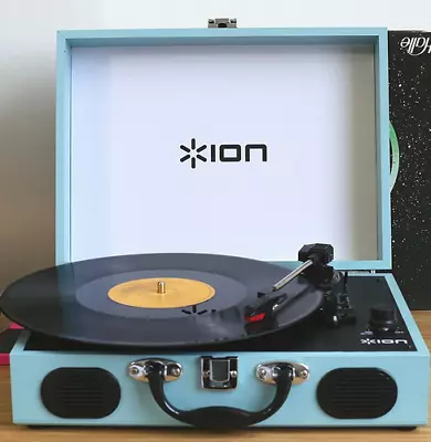 Kaufen ION Vinyl Transport Mobiler Plattenspieler Mit Lautsprecher • 99€