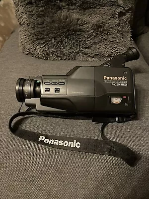 Kaufen Panasonic NV MC20 VHS Videokamera  - Ungetestet (Rotes Licht Leuchtet)  • 12€