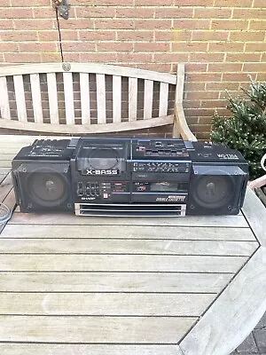 Kaufen Working SHARP WQ-T354 Stereo Boombox Dual Tape Deck / CD In / X-BASS • 90€