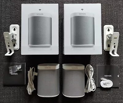 Kaufen 2x Sonos Lautsprecher Play:1 Inkl. Wandhalterungen, Weiß, S2-fähig, Topzustand • 259€