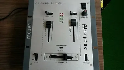 Kaufen Professioneller BATTLE-MIXER Mischpult Für Mikrofon + 2x2 Stereo Kleiner Fehler • 79.90€